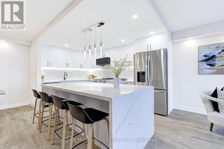 Property Photo:  1201 Steeles Avenue 804  ON M2R 3K1 