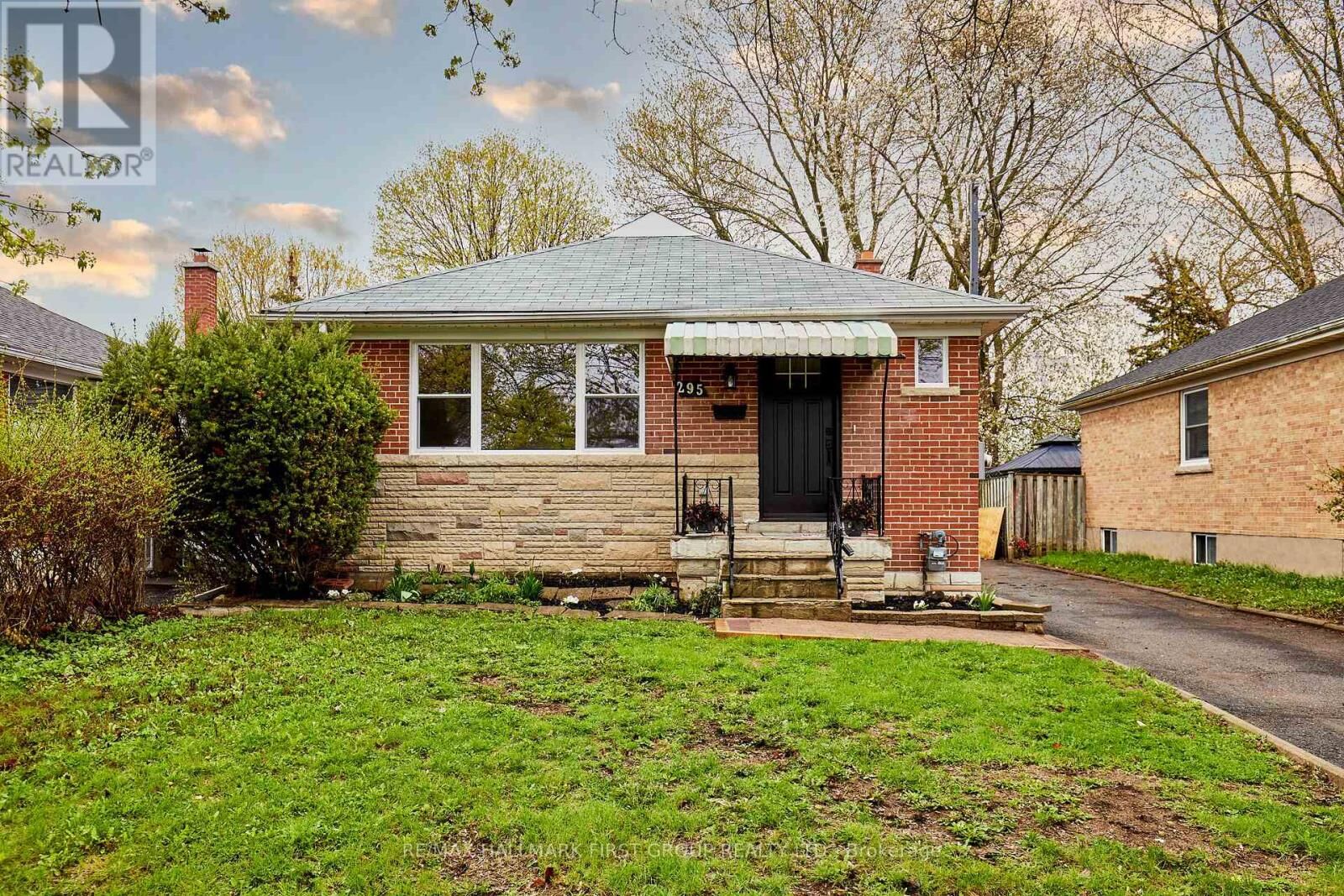 Property Photo:  295 Baldwin Street  ON L1H 6H5 
