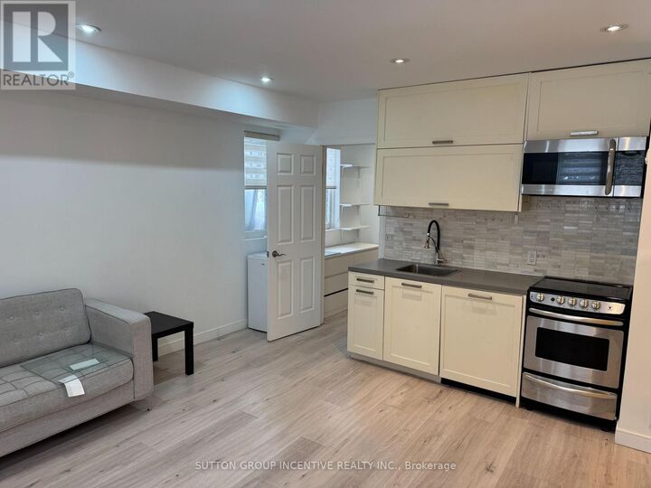 Property Photo:  233 Ellerslie Avenue Lower 1  ON M2N 1Y3 