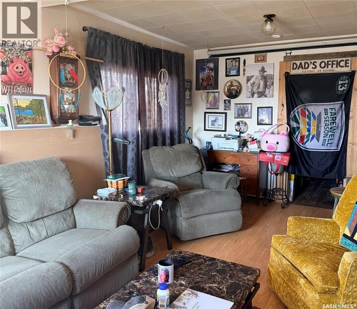 Property Photo:  902 Fairford Street E  SK S6H 0G5 