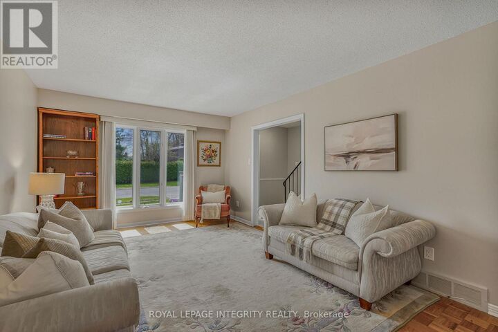 Property Photo:  74 Valewood Crescent  ON K1B 4E8 
