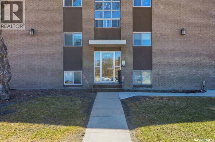 Property Photo:  303 208 Saskatchewan Crescent E  SK S7N 0K6 