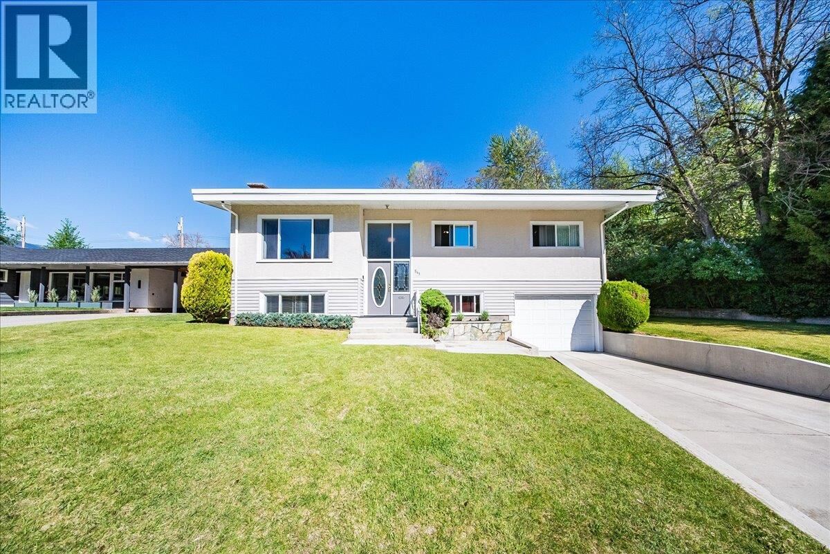 Property Photo:  541 Portia Crescent  BC V1R 1A8 