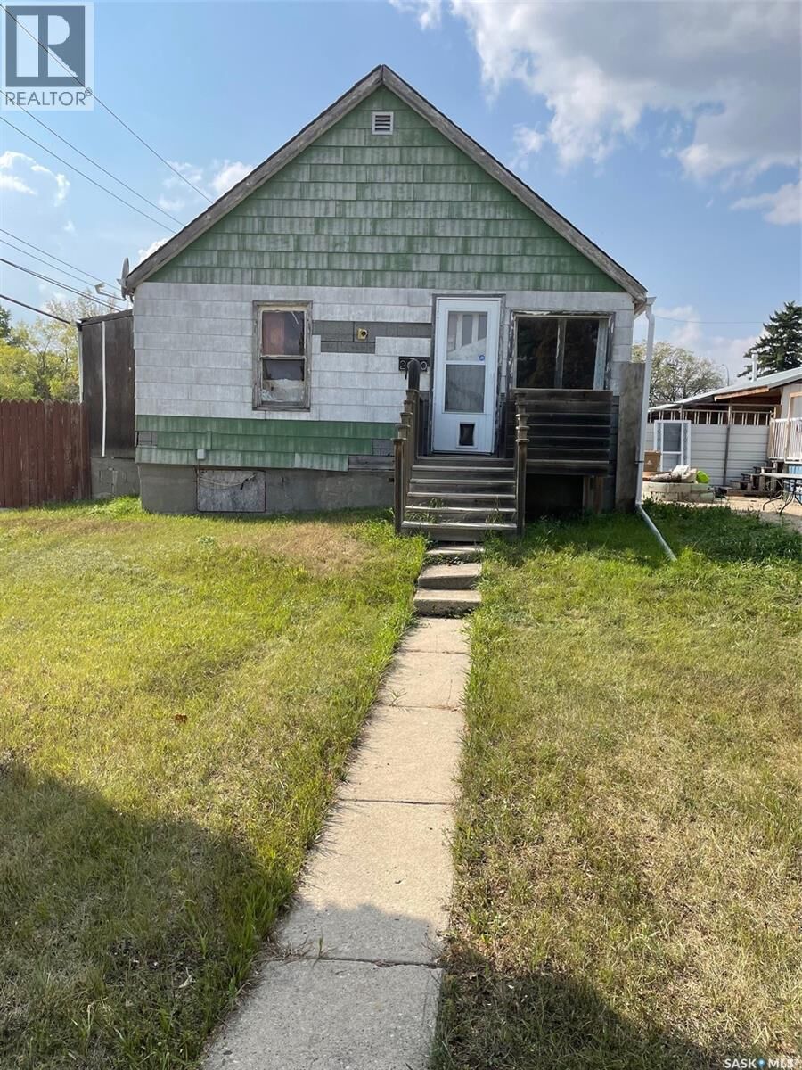 Property Photo:  2080 Connaught Street  SK S4T 4T7 