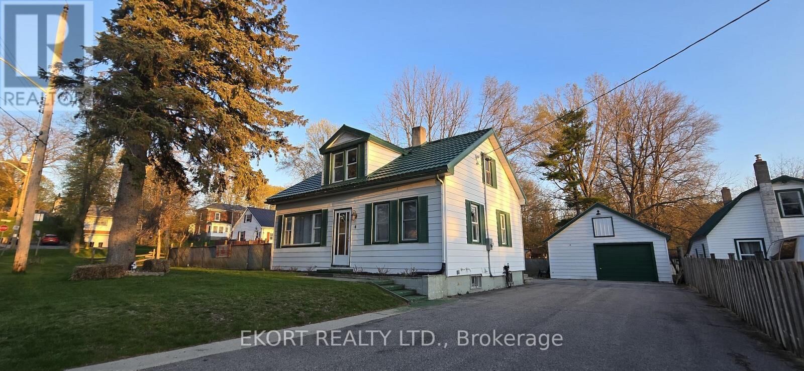Property Photo:  4 South Street South  ON K0K 2T0 