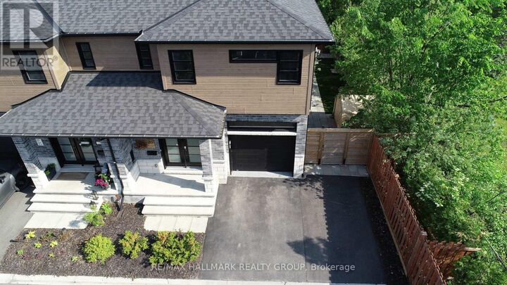 Property Photo:  20 Aquamarine Private  ON K1C 1M4 