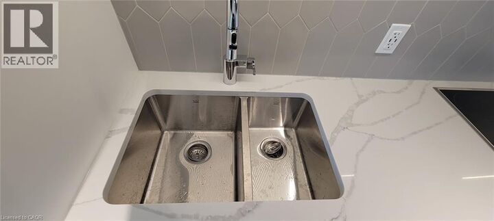 Property Photo:  741 King Street West 1012  ON N2G 1E5 