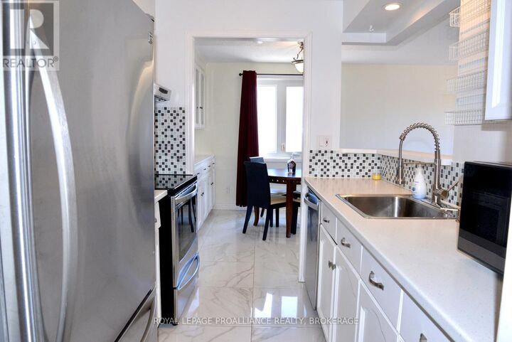 Property Photo:  315 Regent Street 203  ON K7L 4K7 