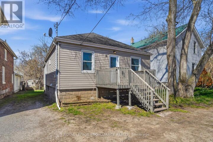 Property Photo:  38 Oak Street  ON K8N 3S8 
