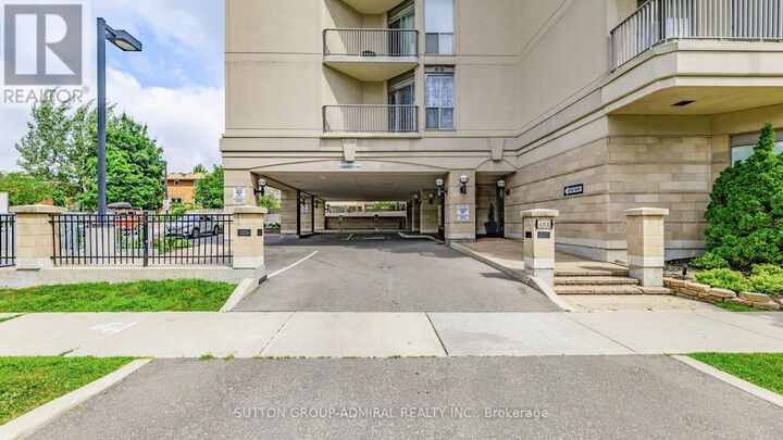 Property Photo:  4200 Bathurst Street 707  ON M3H 6C7 