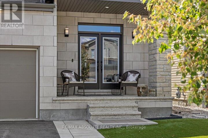 Property Photo:  1008 Manege Street  ON K2S 0Y7 