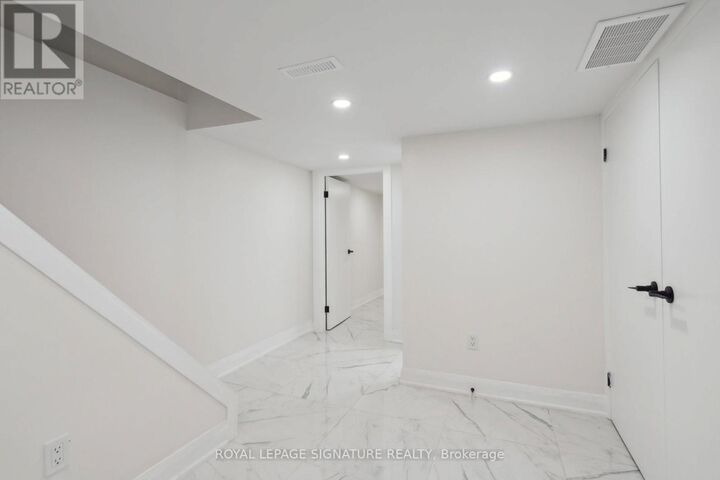 Property Photo:  36 Tennis Crescent Lower  ON M4K 1J3 