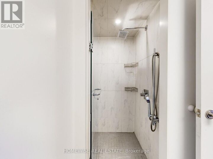 Property Photo:  22 Shallmar Boulevard 401  ON M5N 2Z8 