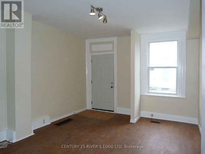 Property Photo:  78 Perth Street North  ON K6V 5C7 
