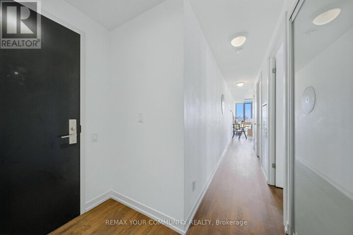 Property Photo:  95 Bathurst Street 1307  ON M5V 0H7 