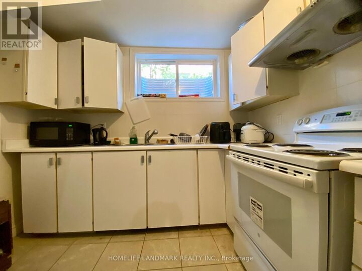 Property Photo:  3371 Cider Mill Place Room A  ON L5L 3H6 
