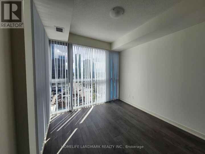 Property Photo:  4955 Yonge Street 1007  ON M2N 0L8 
