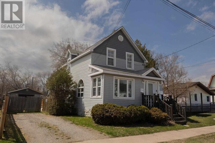 Property Photo:  75 Walnut St  ON P6B 2E4 