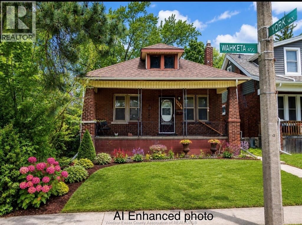 Property Photo:  438 Wahketa Street  ON N8X 1B6 