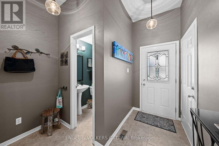 Property Photo:  162 Sorento Street  ON K2J 0B4 