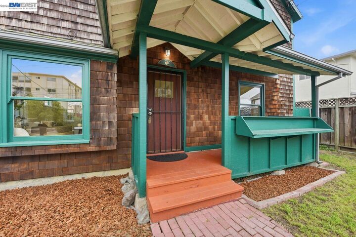 Property Photo:  359 Parrott St  CA 94577 