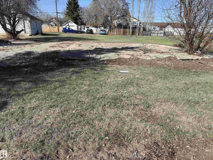 5020 49 Ave — photo 1