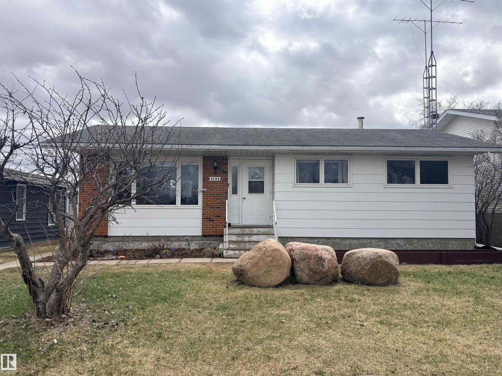 Property Photo:  4506 47 Avenue  AB T9N 1H2 