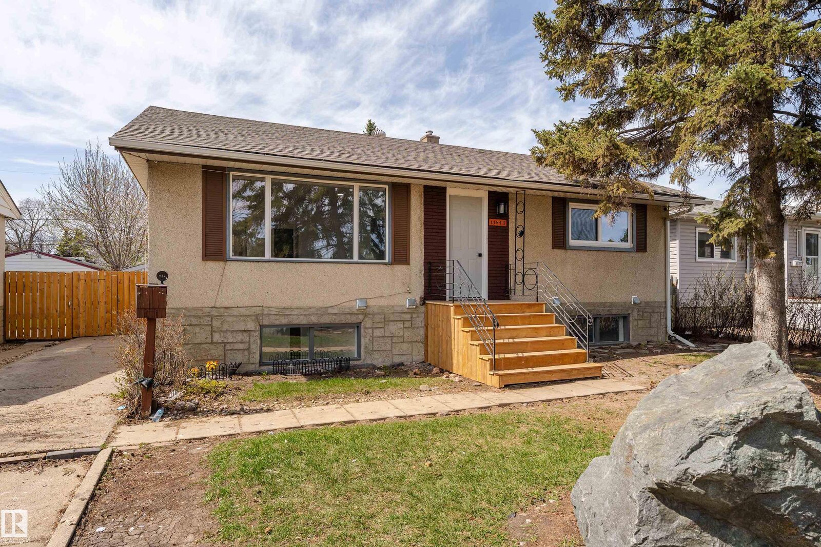 Property Photo:  11844 St Albert Trail NW  AB T5L 4G4 