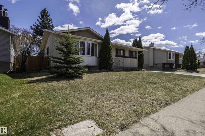 Property Photo:  34 Abbey Crescent  AB T8N 2X2 