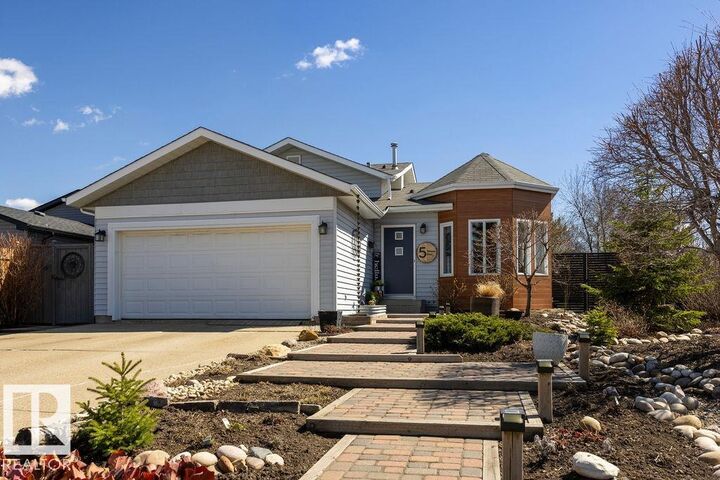 Property Photo:  5 Deacon Place  AB T8H 1M9 