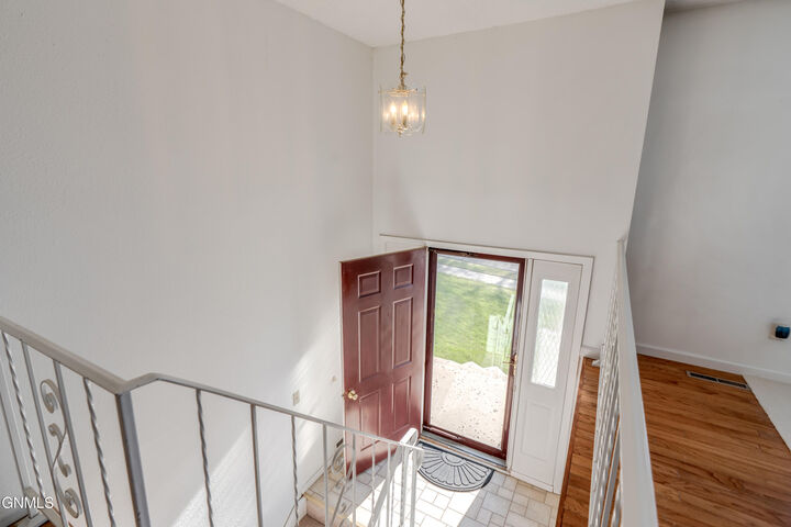 Property Photo:  609 16th Avenue NW  ND 58554 