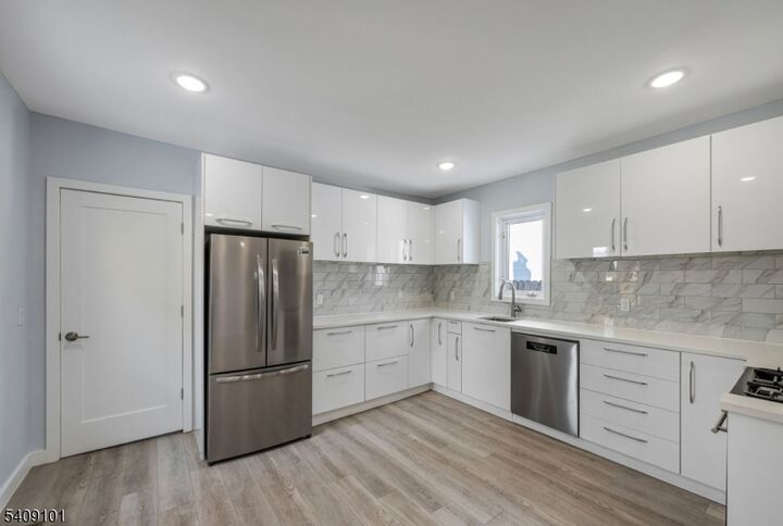 Property Photo:  17 Mission St 1  NJ 07042 