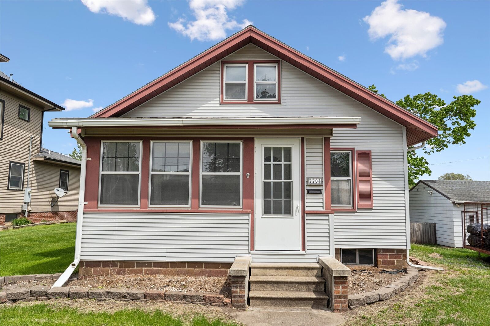 Property Photo:  2204 1st Avenue  IA 500220 