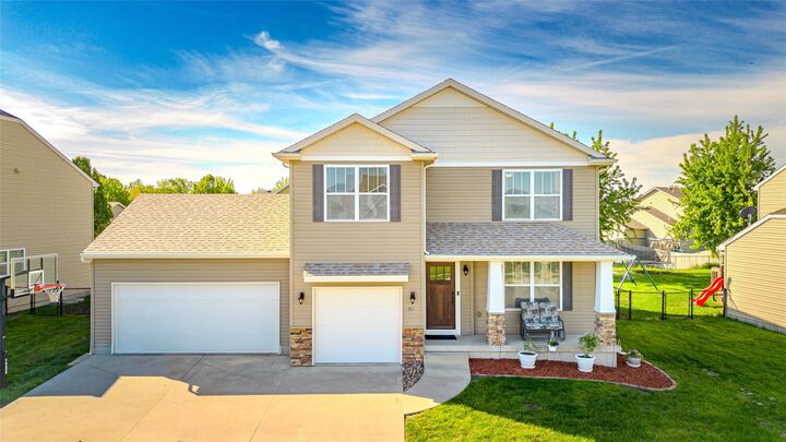 Property Photo: 511 SW Springfield Drive IA 50023