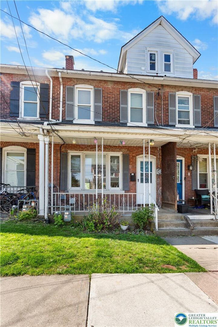 Property Photo:  48 South Street  PA 18064 