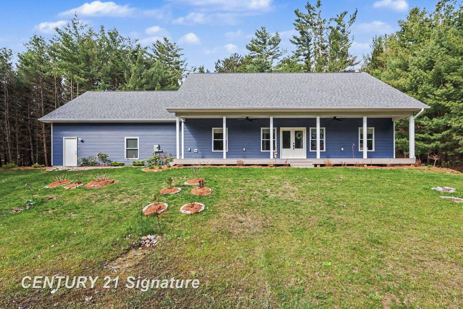 Property Photo:  2238 Fox Run Road  MI 48661 