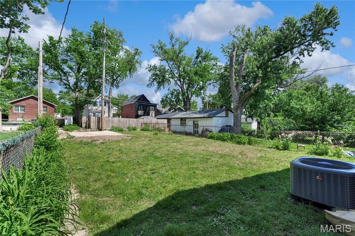 Property Photo:  1024 Yale Avenue  MO 63117 
