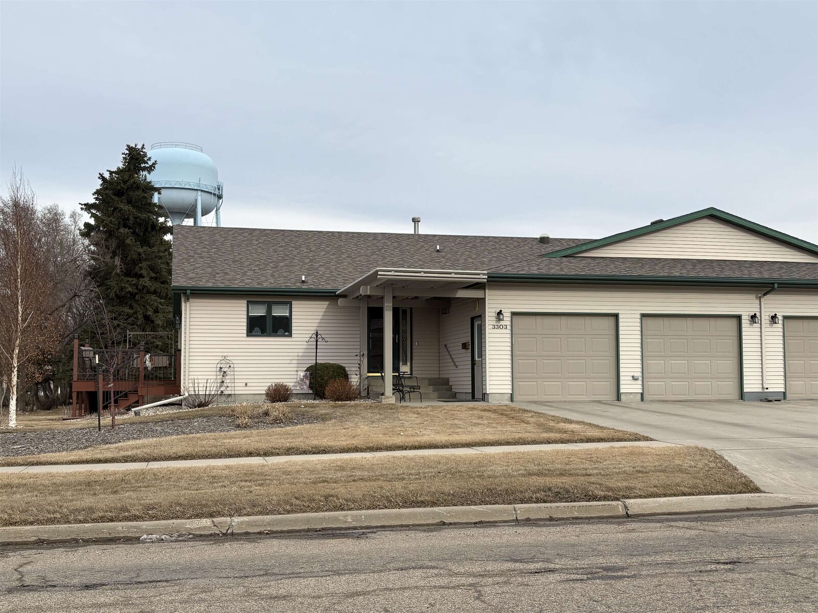 Property Photo:  3303 7th St SW  ND 58701-6492 