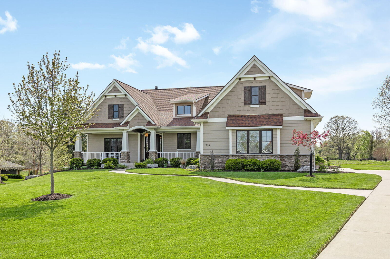 Property Photo:  719 Golfview Drive  MI 49406 
