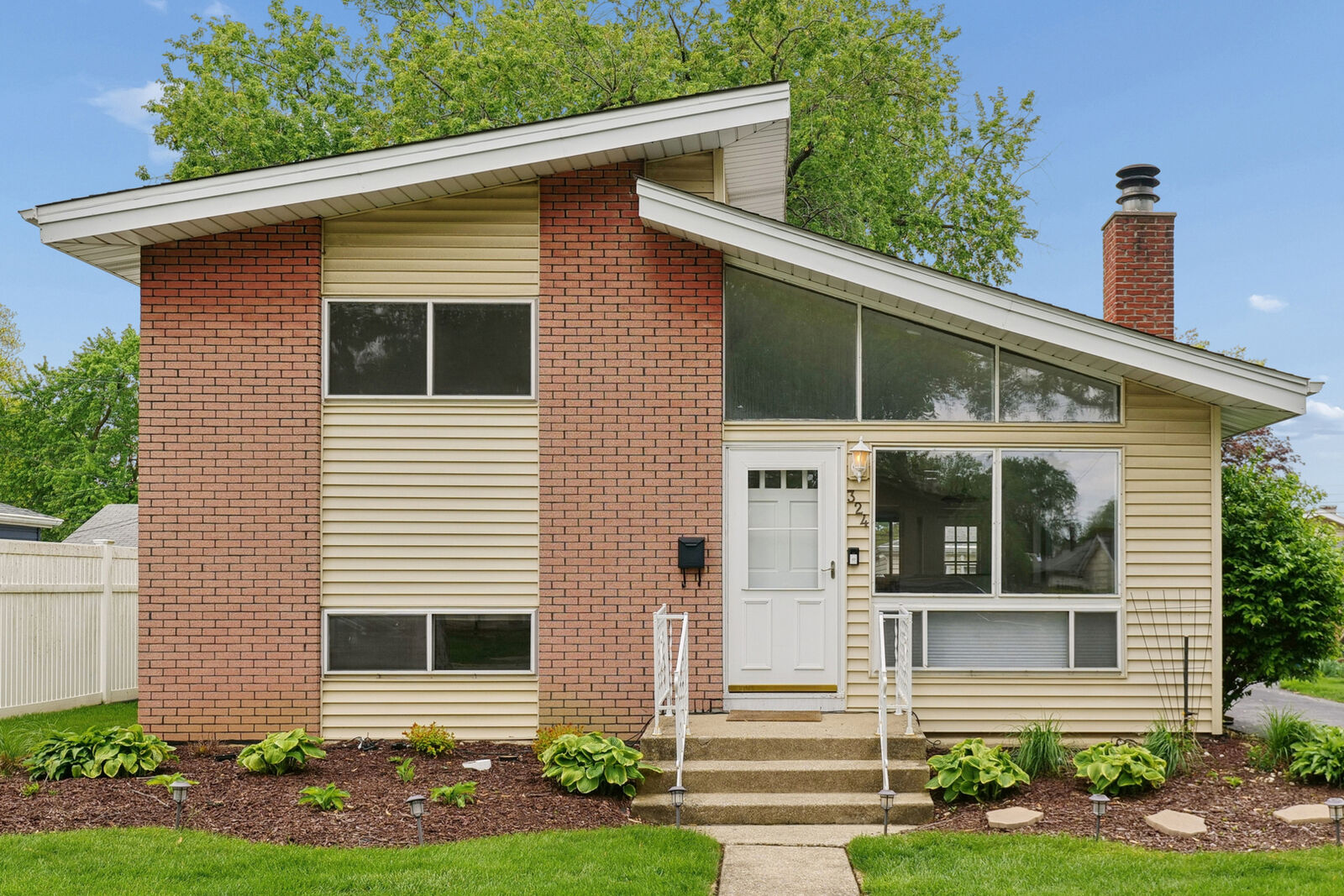 Property Photo:  324 Mission Avenue  IL 60181 