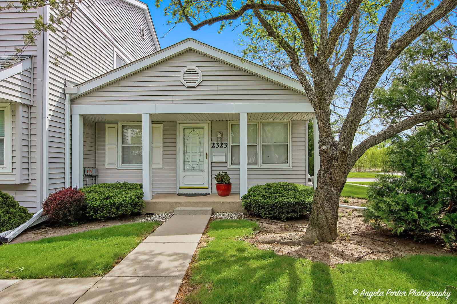 Property Photo:  2323 Oxhill Court  IL 60194 