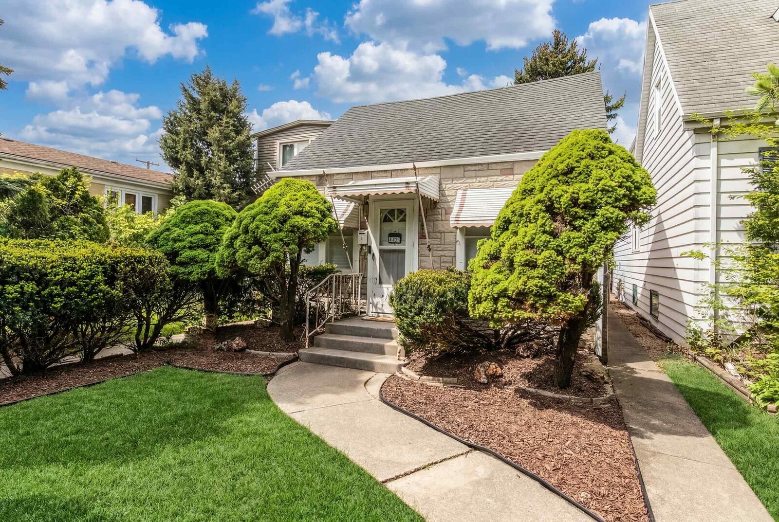 Property Photo: 4438 N Narragansett Avenue IL 60706