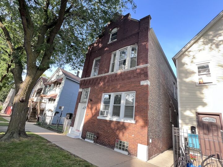Property Photo:  4815 S Elizabeth Street 1F  IL 60609 