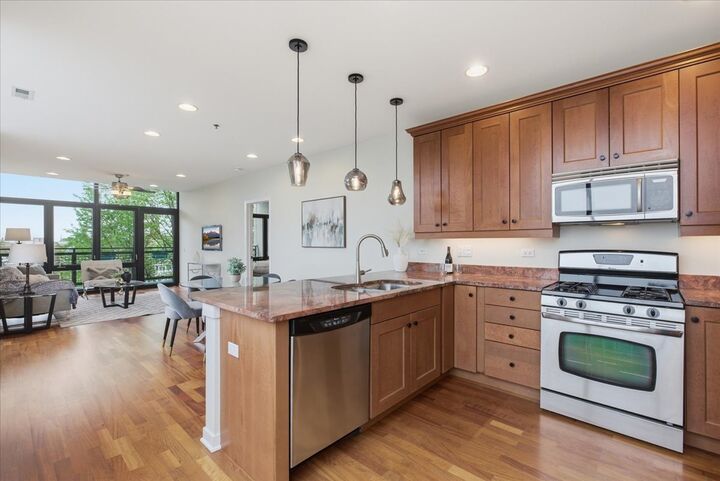 Property Photo:  3946 N Ravenswood Avenue 505  IL 60613 