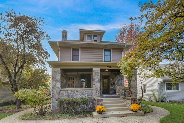 Property Photo:  835 N Ellsworth Street  IL 60563 