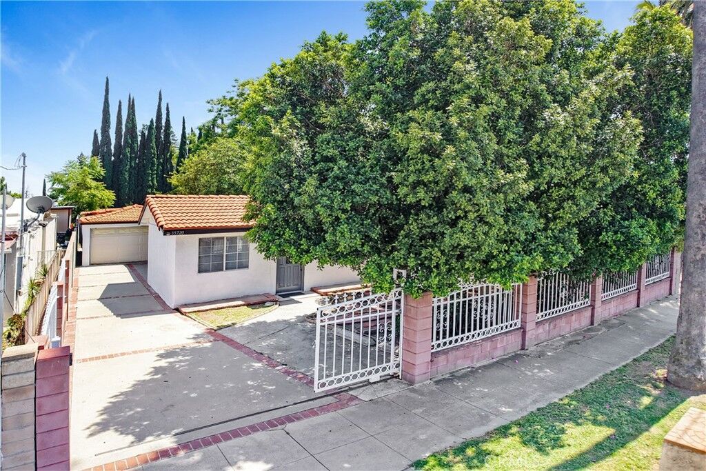 Property Photo:  15720 Roxford Street  CA 91342 
