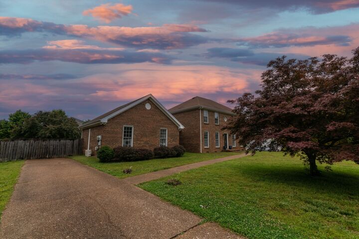 Property Photo: 522 W Point Dr TN 37043