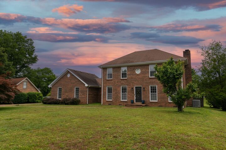 Property Photo:  522 W Point Dr  TN 37043 