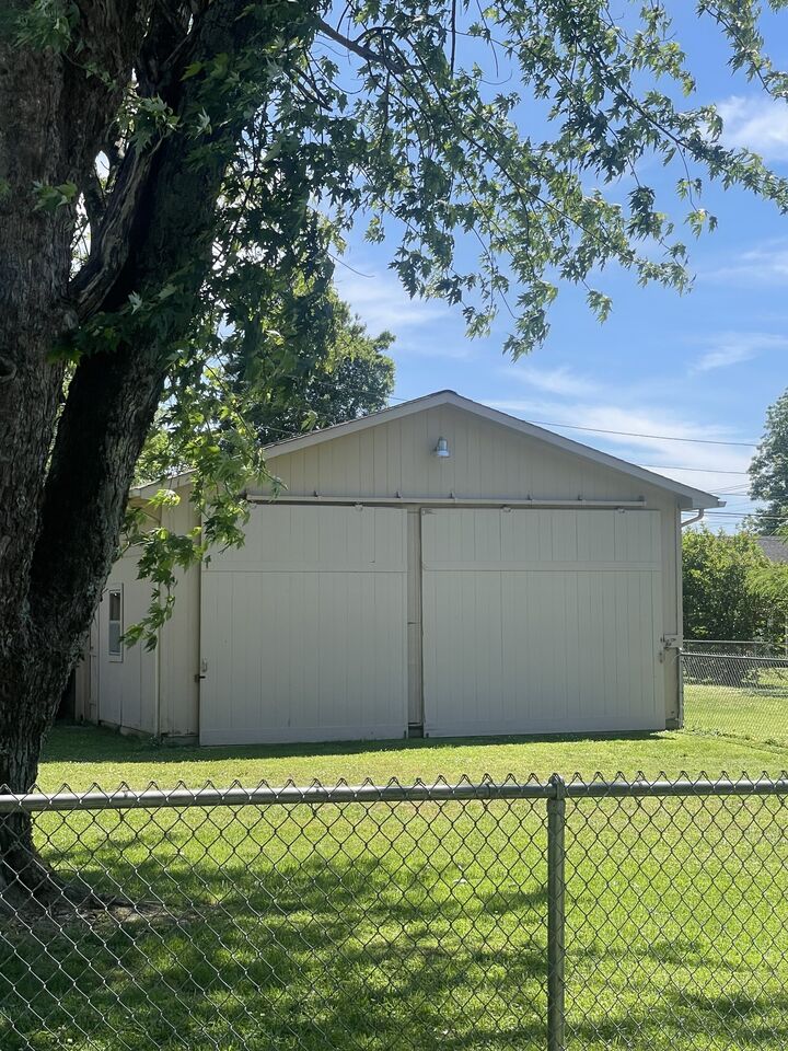 Property Photo:  605 Springer Rd N  TN 38464 