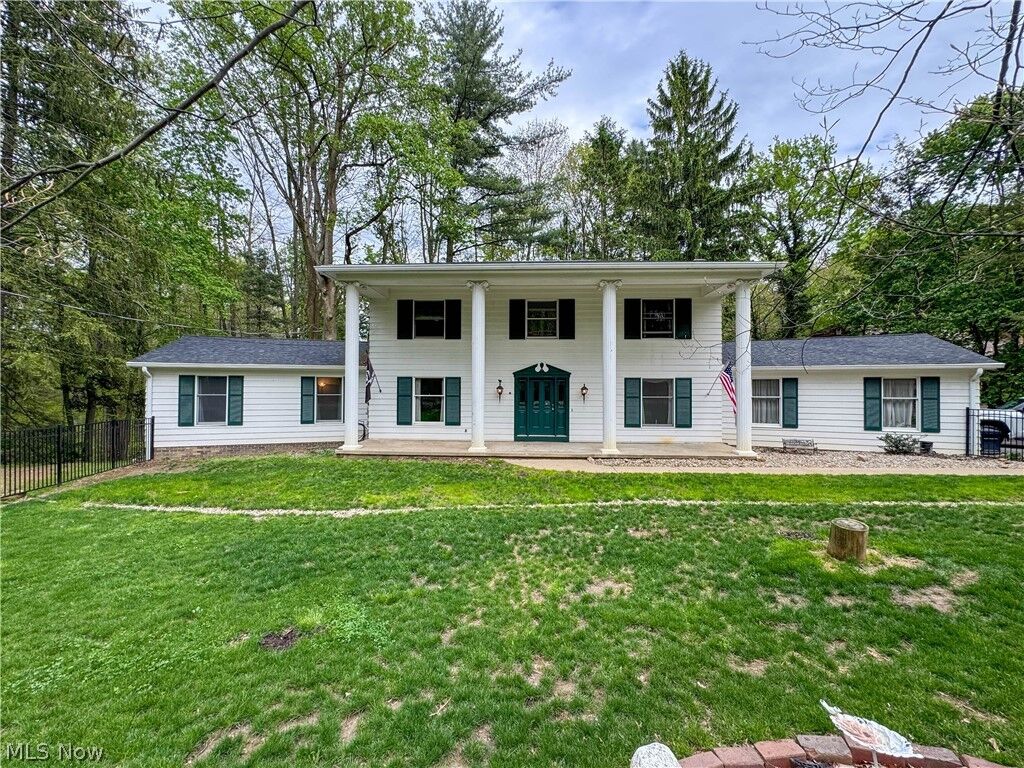 Property Photo:  1318 Highland Avenue E  OH 44460 